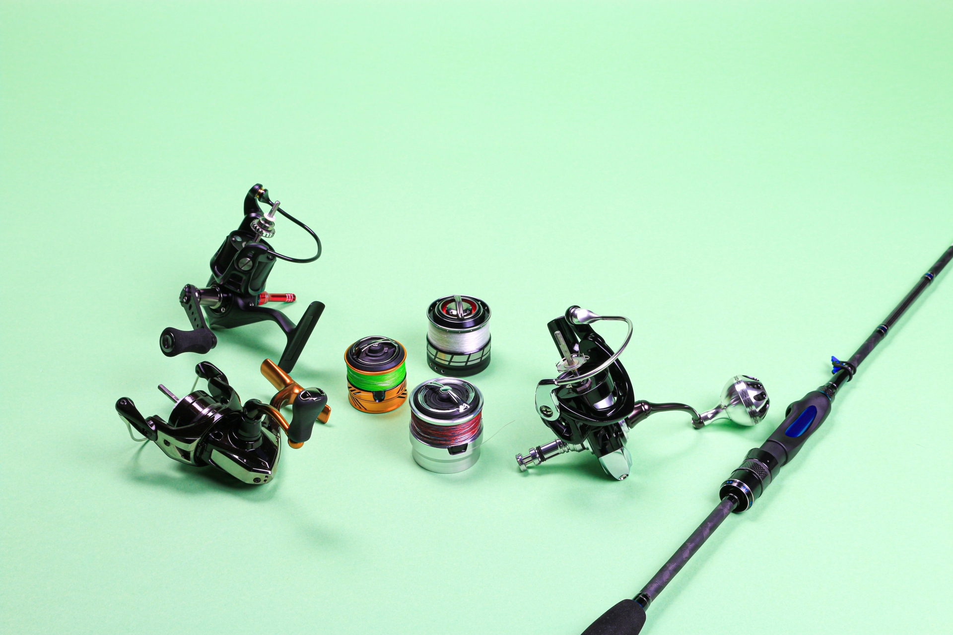 いろいろなスピニングリールの写真